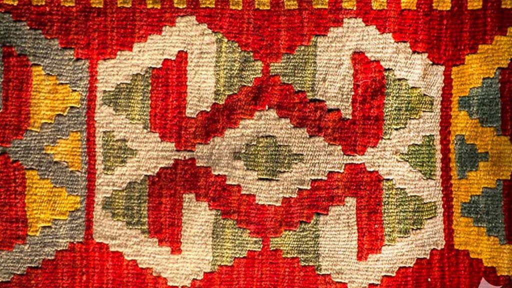 Anadolu’da kilim ve halılarda kullanılan dişi figürüne ne denir?