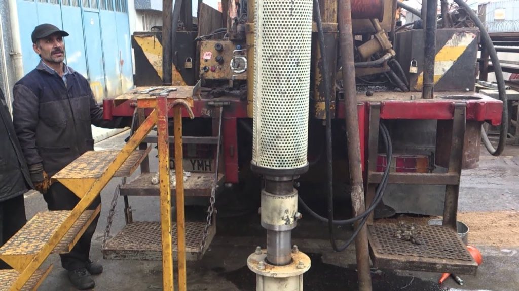 Bir yapının temel kazıklarını çakmakta kullanılan bir çeşit ağır tokmağa ne ad verilir?