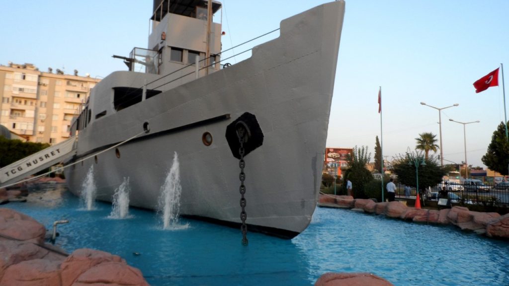 Çanakkale Cephesi’nde büyük başarı göstererek savaşın seyrini değiştiren ünlü geminin adı nedir?