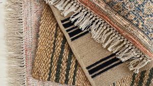 Dokuma tezgahlarında mekikle enine atılan ipliğe ne ad verilir?