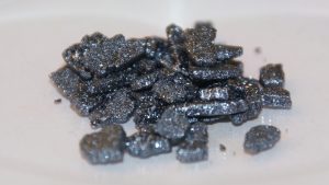 Hangisi oda sıcaklığında sıvı halde bulunan elementlerden biri değildir?