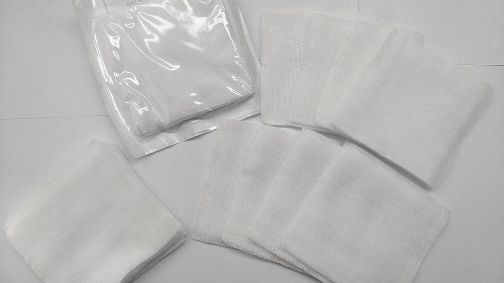 İnce ve seyrek olarak dokunmuş, çeşitli boyut ve biçimlerde hazırlanmış tıbbi malzeme hangisidir?