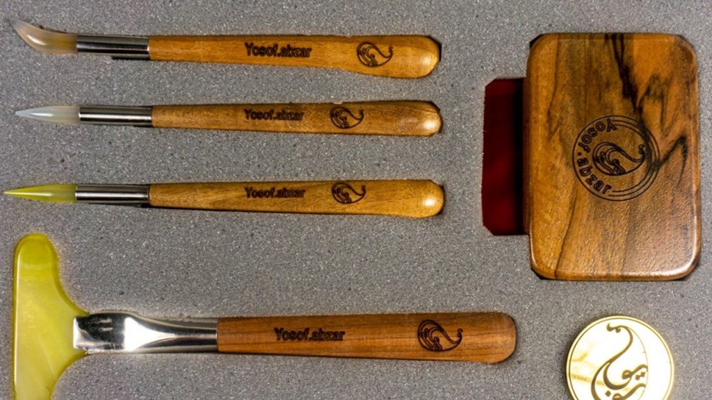 Kağıda yumuşaklık, parlaklık ve düzlük vermek için kullanılan camdan araç hangisidir?