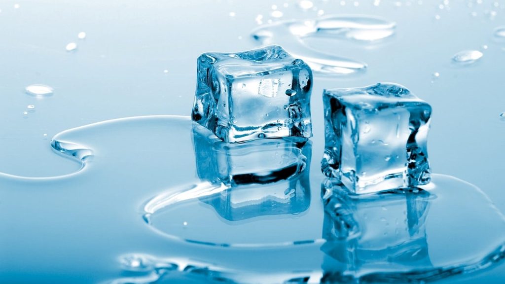 Sıfır derece selsiyustaki buz, aynı sıcaklıkta su haline geçtiğinde hangi özelliği artar?