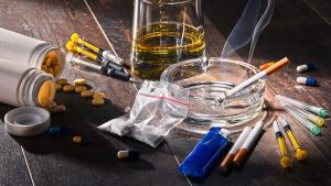 Bir maddenin fiziksel ve ruhsal sorunlara yol açmasına rağmen tüketilmeye devam edilmesine ne denir?