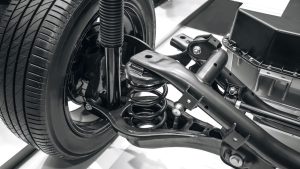 Bir otomobil şasisinin yayla sağlanmış esnekliğine ne ad verilir?