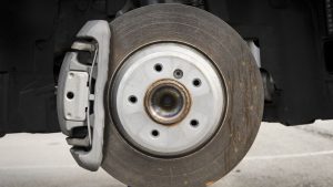 Debriyajın özensiz ve hatalı kullanımı hangi parçanın ömrünü daha çok azaltır?