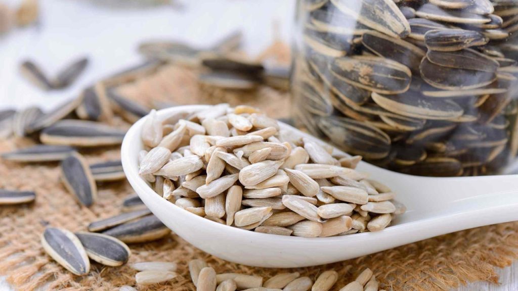 Hangi kuru yemişin tüketimi için çitlemek deyimi kullanılır?