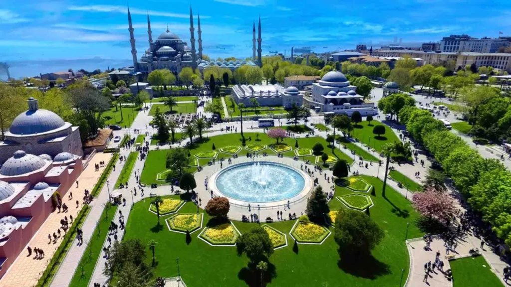 Hangisi İstanbul Fatih ilçesindeki meydanlardan biridir?