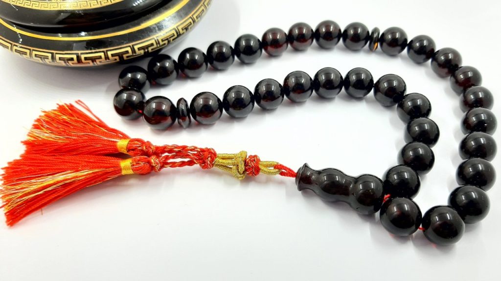 Hangisi geleneksel olarak kadınların kullandığı bir aksesuar değildir?