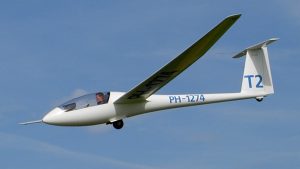 Hava akımlarından yararlanarak uçan, uçağa benzer motorsuz hava taşıtı hangisidir?