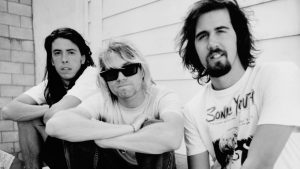 Hit şarkılarından birinin klibini, solistlerinin eskiden müstahdem olarak çalıştığı okulda çeken grup hangisidir?