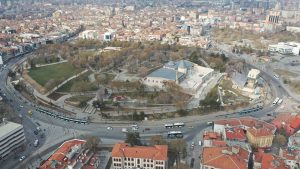 Konya’da bulunan ve yaklaşık 1250 m uzunluğunda olan dönel kavşak hangisidir?