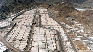 Mekke’de, Arafat ile Mina arasında bulunan ve Hac esnasında Arafat’tan sonra vakfe yapılan yer hangisidir?