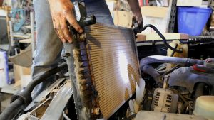 Motoru soğutmak amacıyla kullanılan parça hangisidir?