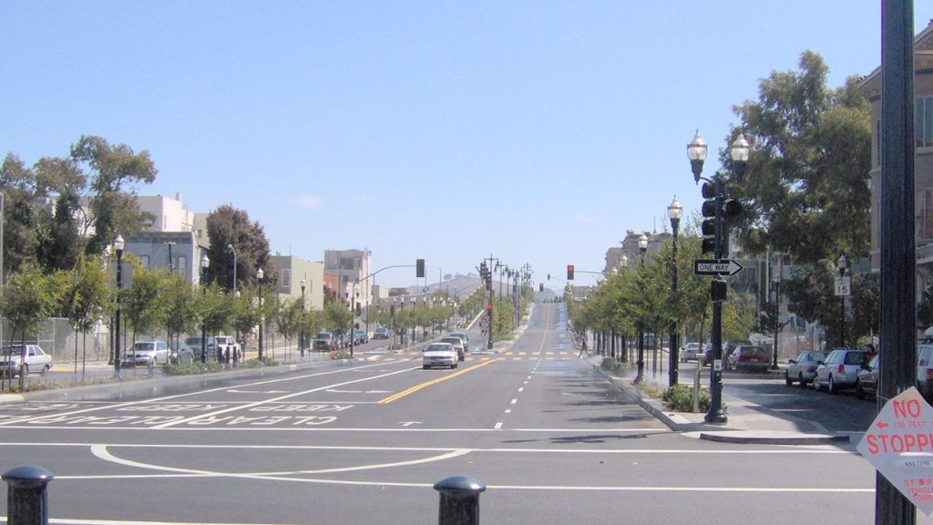 Şehir içlerindeki ağaçlı ve geniş caddeye ne ad verilir?