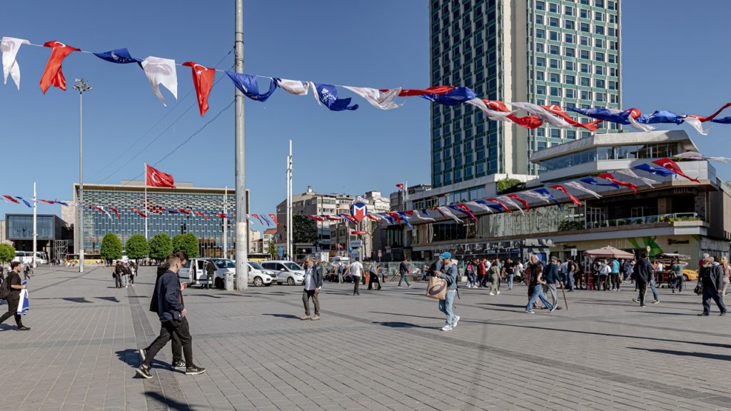 Taksim Meydanı, İstanbul’un hangi ilçesindedir?