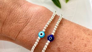 Türk tarihinde insanları kötü bakışlardan koruduğuna inanılan boncuklara hangi isim verilmemiştir?
