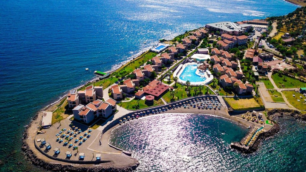 Çanakkale’nin Ayvacık ilçesinde yer alan tarihi ve turistik yer neresidir?