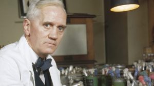 Deneyler sırasında mantar kap içerisindeki bakterilerin öldüğünü fark ederek Penisilin’i bulan bilim adamı kimdir?