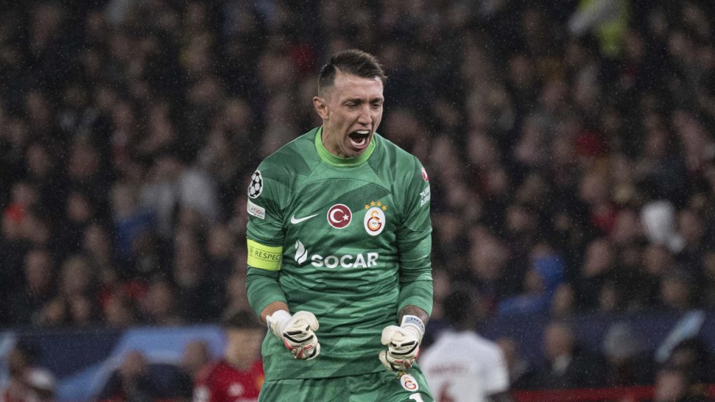 Galatasaray’da kaptanlık yapan Uruguaylı kaleci hangisidir?