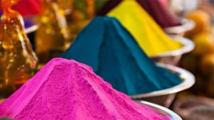 Kimya öğrencisi William Henry Perkin, sıtmaya tedavi bulma amacıyla çalışmalar yaparken karışımların sonucunda hangisini keşfetmiştir?