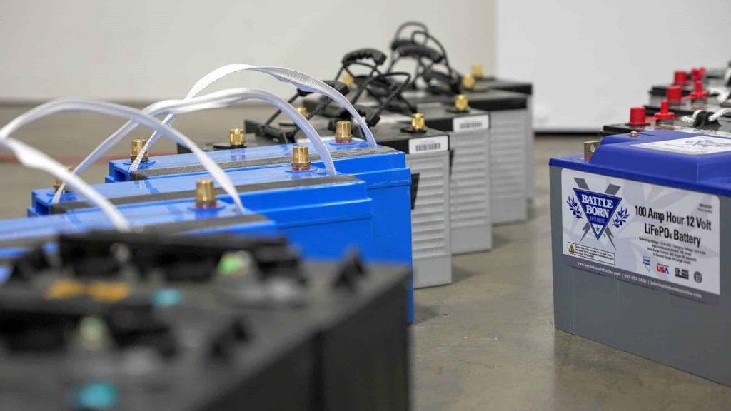 Pilin kullanıldığı bir araç, ampülün kullanıldığı bir araç, anahtarın kullanıldığı iki araç, kablonun kullanıldığı bir araç için örnekler veriniz.