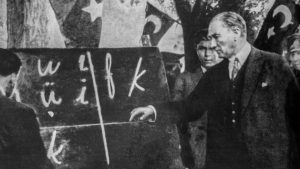 Yeni Türk Harflerinin kabulünden sonra kurulan Millet Mekteplerinin amacı aşağıdakilerden hangisidir?