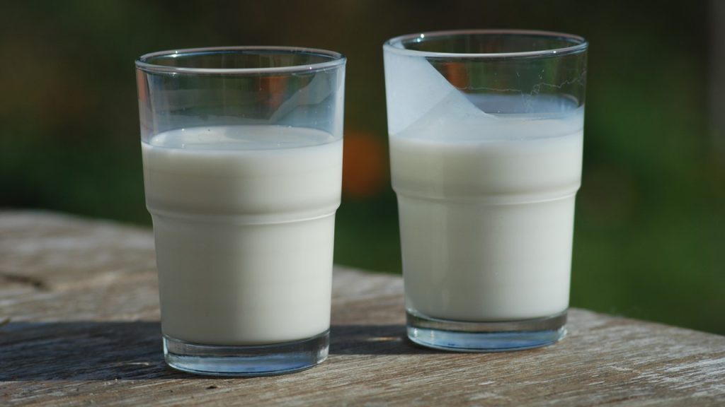 Yoğurdun sulandırılıp çalkalanmasıyla yapılan içecek hangisidir?