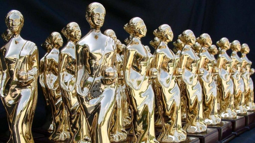 Bu parçada numaralanmış sözcüklerden hangisi mecaz anlam verecek biçimde kullanılmıştır?