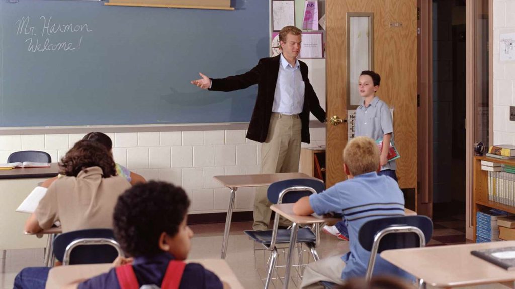 Buna göre aşağıdaki cümlelerin hangisinde zarf-fiil cümleye diğerlerinden farklı bir anlam katmıştır?