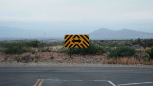 Akıllı düşününceye kadar deli oğlunu everir anlamı