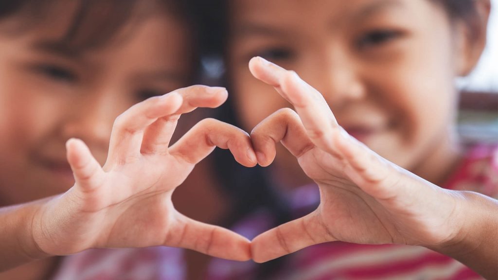 Bu dizelerde çocuk aşk sözcükleri arasındaki anlam ilişkisi aşağıdakilerin hangisinde vardır?