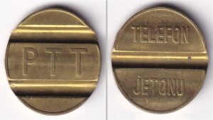 Gişelerde, telefon ve türlü oyunlarda para yerine kullanılan küçük, metal veya plastik nesne