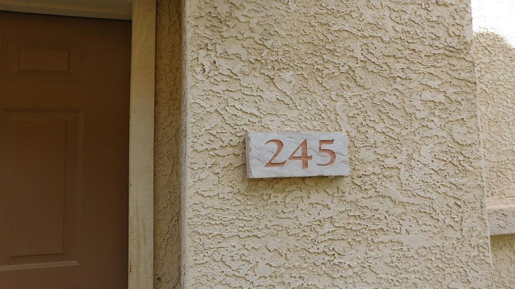 Alim Bey, 1780 TL’ye aldığı çamaşır makinesinin 200 TL’sini peşin 110 TL’sini de 1 ay sonra ödedi. Alim Bey çamaşır makinesinin kalan parasını 6 eşit taksitte ödediğine göre, aylık ödediği taksit kaç TL’dir?