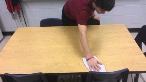 Buna göre cümlelerinin hangisinde silmek sözcüğü bir şeyin ıslaklığını gidererek kuru duruma getirmek anlamında kullanılmıştır?