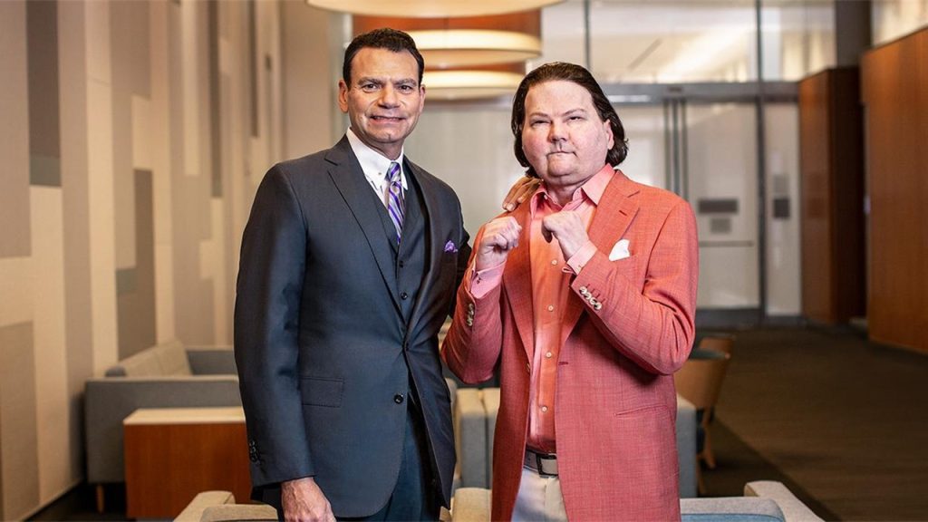 Hayat bana iki şey öğretti; … zamanda doğru insanlarla beraber olmak ve biraz da olsa … inanmak. Çünkü hayatımın geri kalan kısmında dostlarımı zor günlerimde yanımda görmek ve talihi yenmek istiyorum. Parçadaki boşluğu anlam bakımından en uygun biçimde tamamlayan seçenek hangisidir?