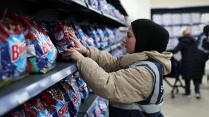 Numaralanmış cümlelerdeki deyimlerden hangi ikisi karşıt (zıt) anlamlıdır?