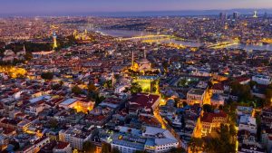 Numaralanmış cümlelerin hangisinde düşüncenin yönünü değiştiren bir ifade kullanılmıştır?