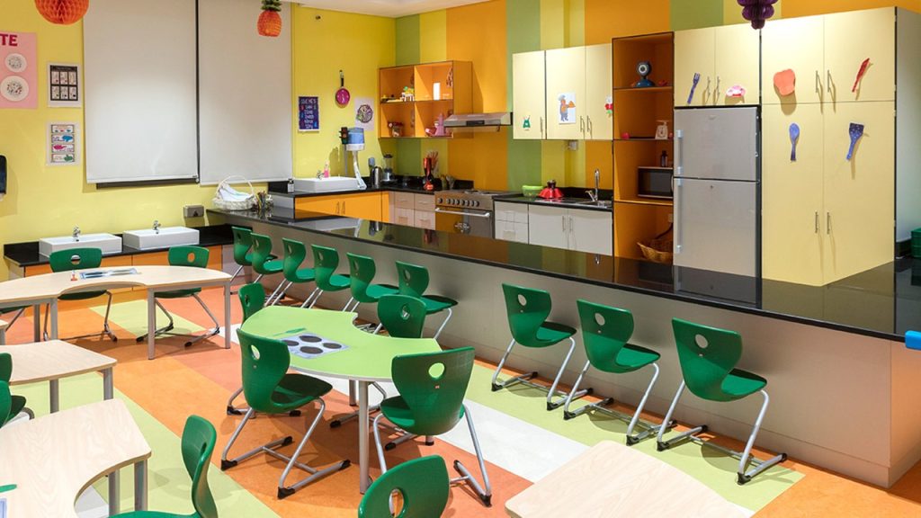 Okulun kütüphane, kantin, tuvalet gibi bölümlerinde nelere dikkat ediyorsunuz? Neden?