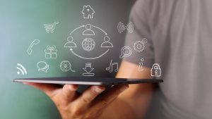 Uzmanlar uyku kalitesinin geliştirilmesi amacıyla bazı tavsiyelerde bulunuyor cümlesindeki isim fiil hangisidir?