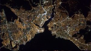 Bu parçada düşünceyi geliştirmek için aşağıdaki yolların hangilerine başvurulmuştur?