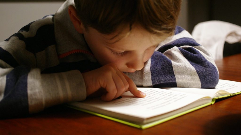 Bu parçanın yazarının eleştirdiği asıl durum aşağıdakilerin hangisidir?