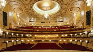 İnsanlık onunla ölçülür. Adama insanlık duygusu orada aşılanır. Parçadaki boşluğu en uygun şekilde tamamlayan seçenek hangisidir?