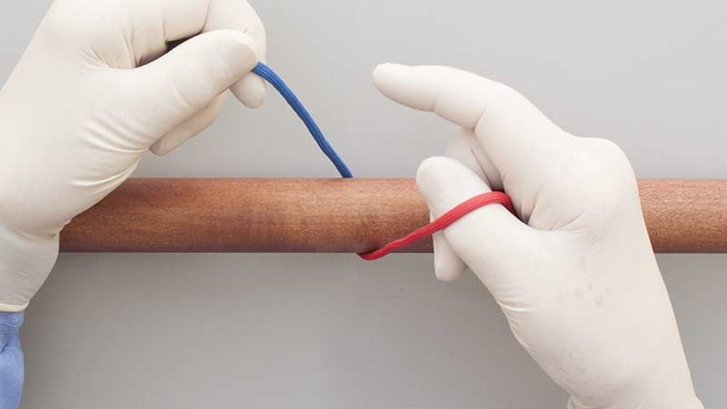 Numaralanmış atasözlerinden hangisi verdiği mesaj bakımından diğerlerinden farklıdır?