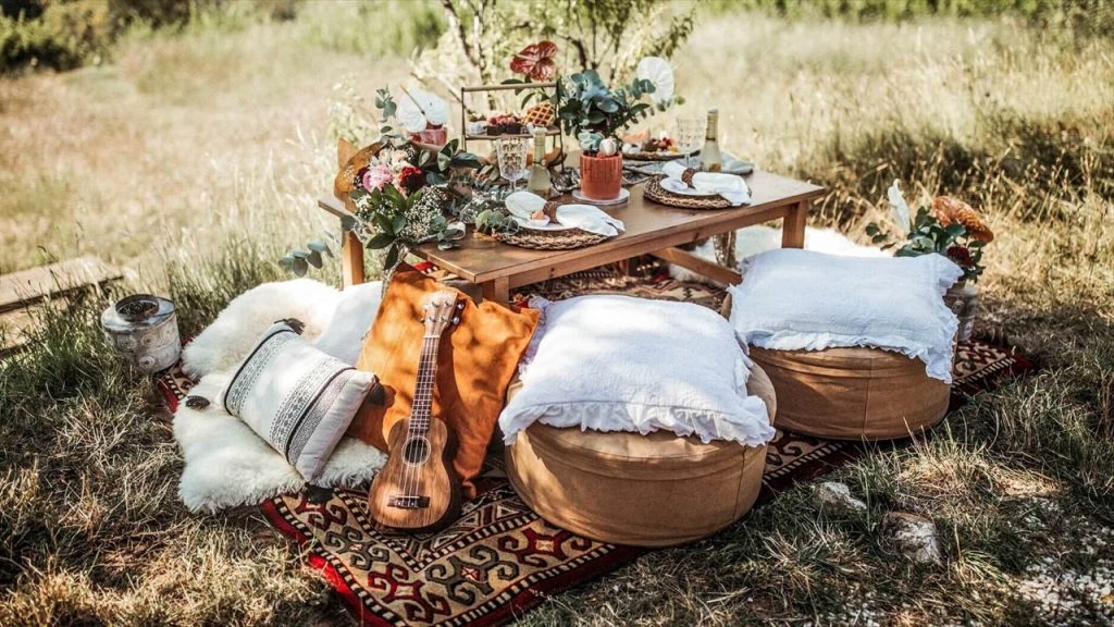 “Piknik için bizi götürdükleri yer çok ıssızdı …” ifadesini cümlenin anlamına uygun bir deyimle tamamlayınız.​