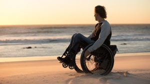 Yoksul olduğu için tekerlekli sandalyeye sahip olmayan arkadaşın için neler yapardın?