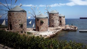 Çeşme Yarımadasına en yakın ada hangisidir?