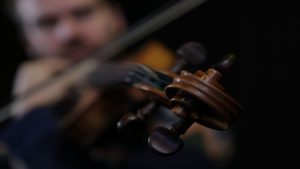 Bir enstrüman çalmayı çok istiyorum, ilk fırsatta _____ kursuna gideceğim.