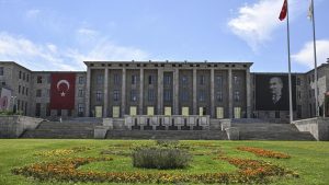 Yasama yetkisi kime aittir?